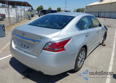 2015 Nissan Altima 2.5 S z USA, uszkodzony, nr VIN 1N4AL3AP1FC572698